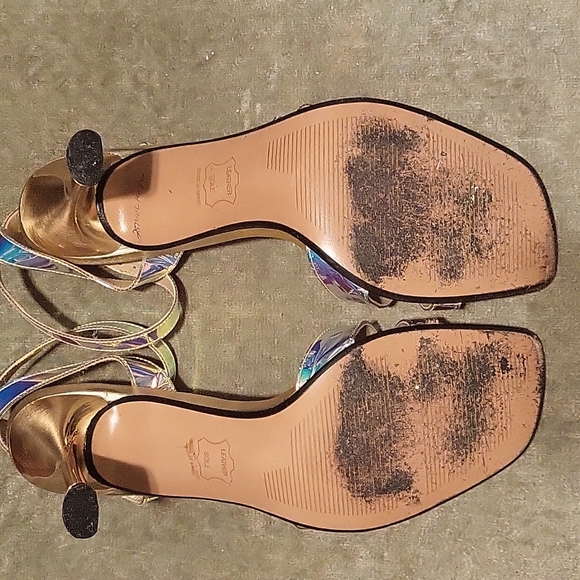 Stuart Weitzman iridescent/holographic leather ankle strap 4" heel size 8.5 - Picture 6 of 13